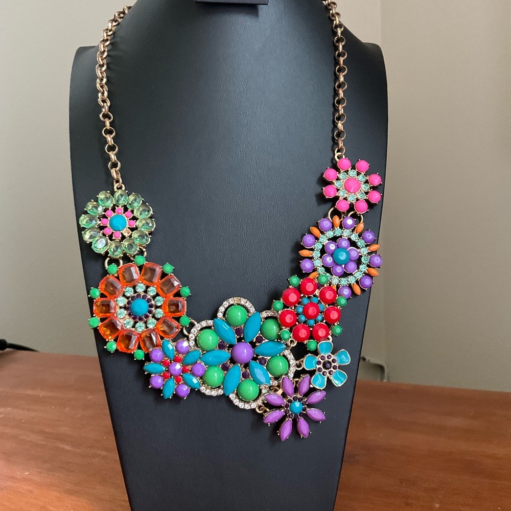 Chunky flower floral bib statement necklace